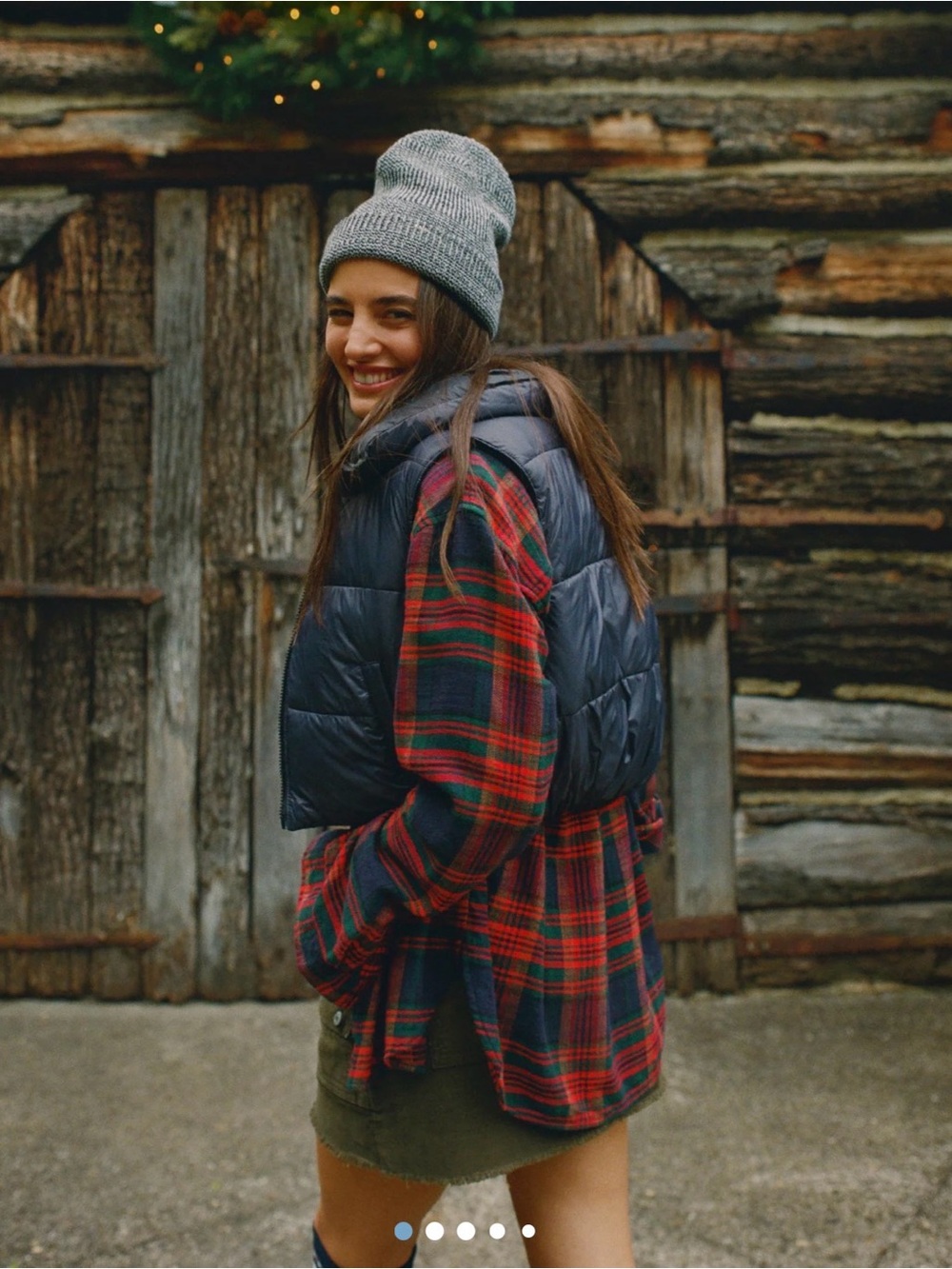 American Eagle women’s reversible cropped puffer vest